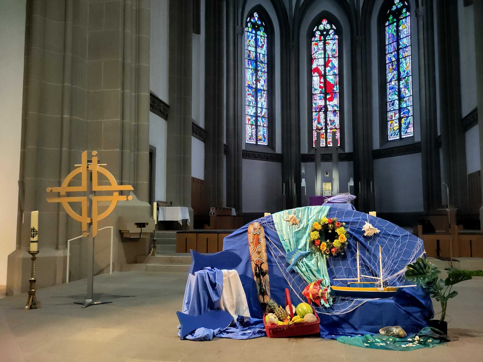 Altarraum-Gestaltung anlässlich des Weltgebetstags der Frauen