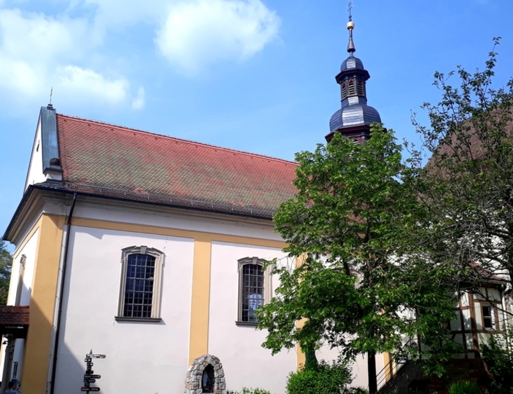 Heilig-Kreuz-Kirche, Hausen